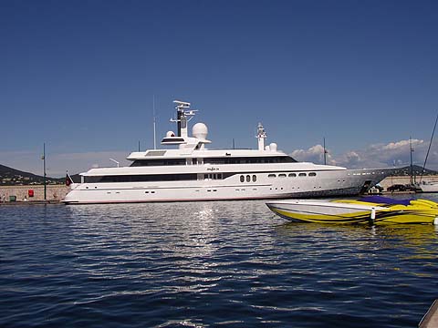 tropez_big_yacht.jpg